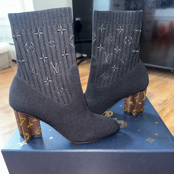 **Brand New** Louis Vuitton Silhouette Ankle Boots - Picture 1 of 9